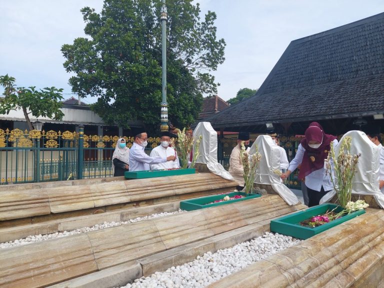 Read more about the article Ziarah Forkompinda ke Masjid Agung Demak