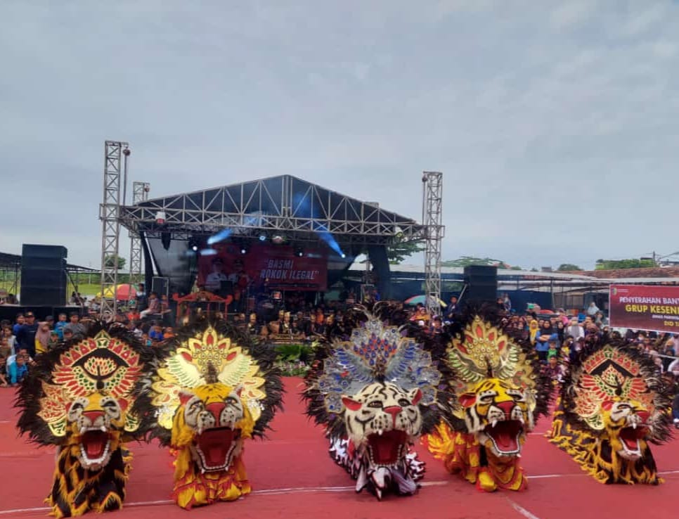 Keseruan Tiga Kelompok Barongan Besar Mengguncang Festival Barongan ...