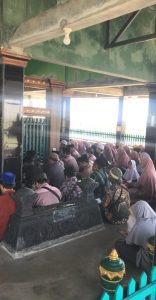 Read more about the article Potret Makam Terapung Syekh Mudzakir Demak