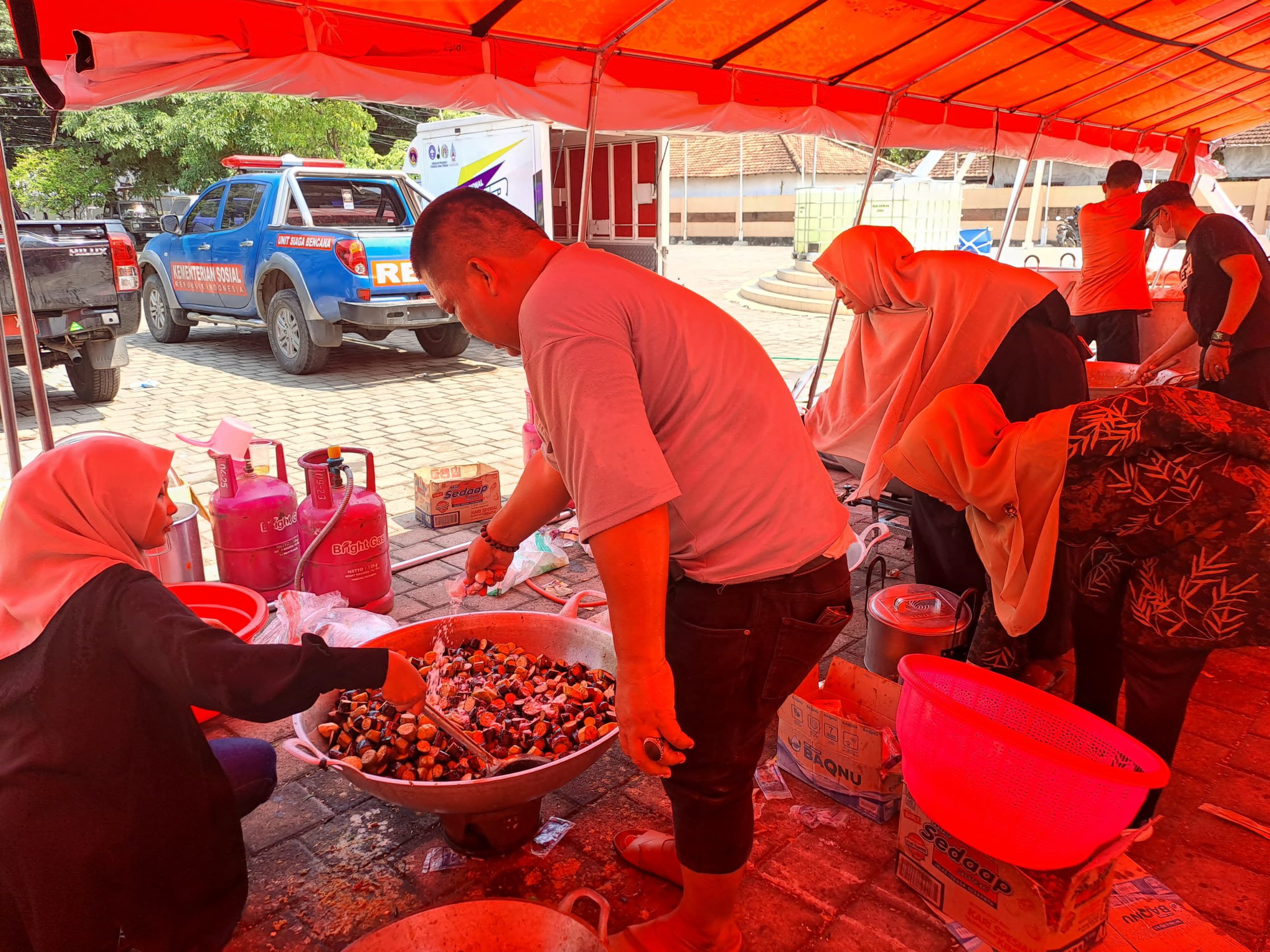 Read more about the article Bergerak Bersama di Dapur Umum Bantu Banjir – Dinas Pariwisata Demak Hadir Bersama Relawan dan Organisasi Lintas Sektor Demak